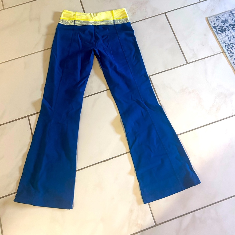 Lululemon blue Groove pants. Size 6, like new